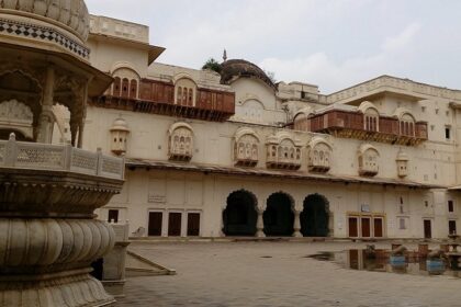 Moti Doongri Fort features an 18th-century marvel with carvings, near Ganesh Temple.