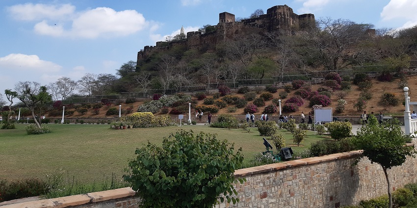Moti Dungri Fort features the Ganesha temple with intricate architecture and serenity.