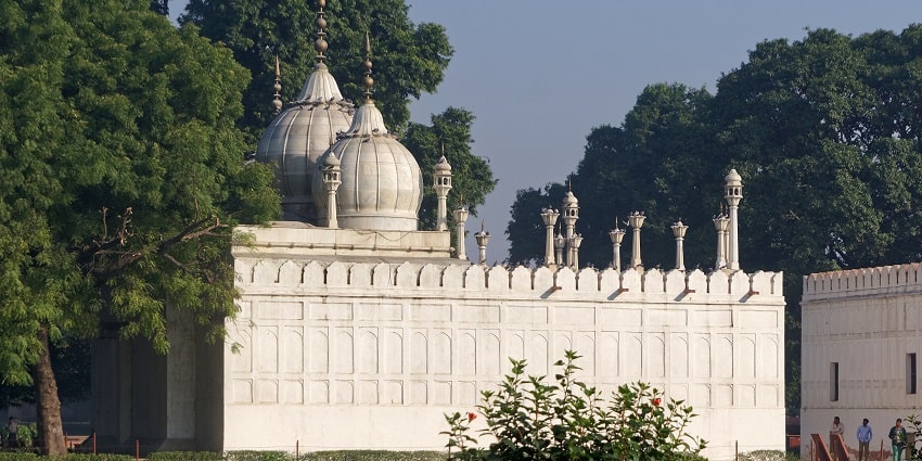 A view of the famous tourist attraction of the region adorned in pristine shades of white.