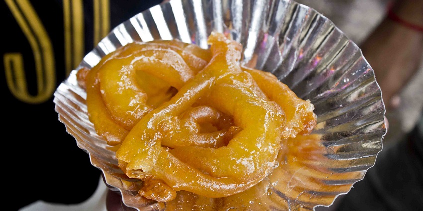 Motu Jalebi Wala, since 1950, serves crispy jalebis near Sardar Market to all travellers.