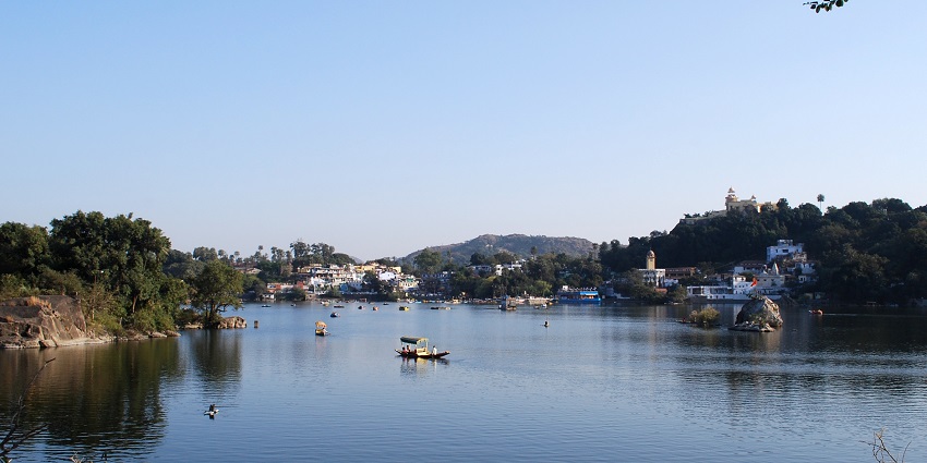 Mount Abu offers serene lakes, stunning temples, and lush greenery of Aravalli