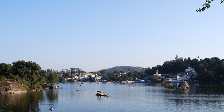 The lush greenery of Mount Abu with a view of Nakki Lake which is one of the most famous tourist attractions in Rajasthan.