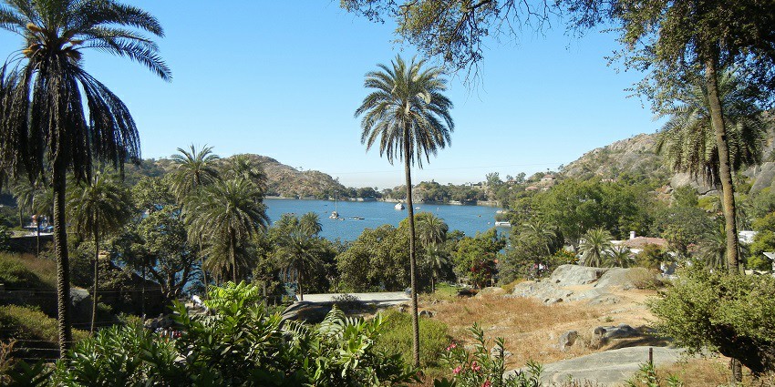 One of the top places to go camping in Rajasthan is Mount Abu, a hill station with greenery