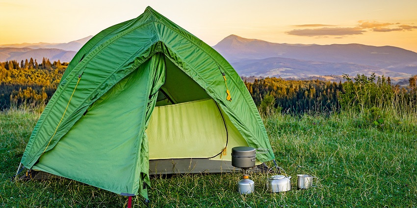 Mount Abu Adventure Camp is one of the best camps in Mount Abu that offers rock climbing, zip-lining, and cosy tents.