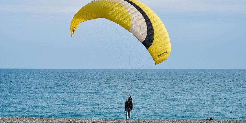 Women landed safely after going through the beautiful paragliding experience - paragliding in Gujarat