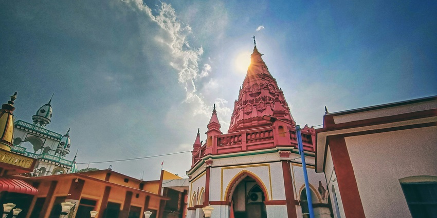A glimpse of the splendid Muchhal Mahavir Temple adorned with vibrant shades of red.
