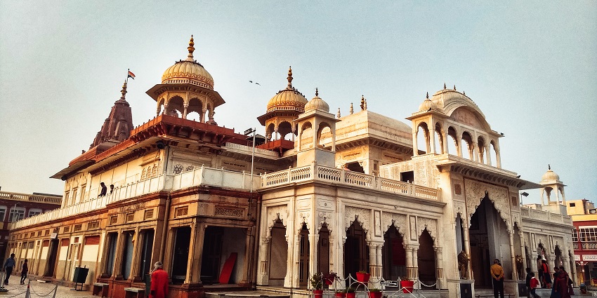The Muchhal Mahavir Temple is popular for its architectural beauty and two sculpted elephants guard