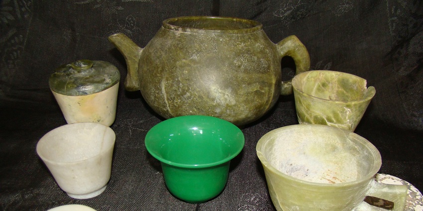 Munshi Aziz Bhat Museum houses a lot of artefacts dating back to 19th and 20th centuries.