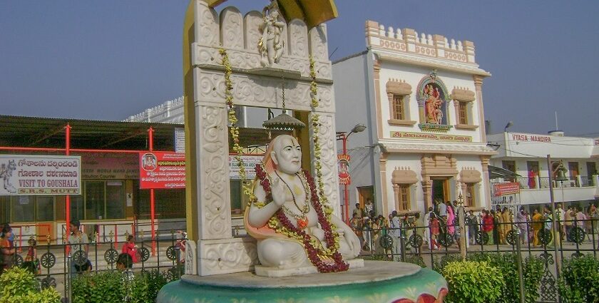 A glimpse of a statue elegantly nestled in the Murali Mohan Gurram in Andhra Pradesh.