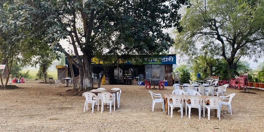 Enjoy the famous cuisines at Murthal Dhabas located near Sonipat in Haryana, India.
