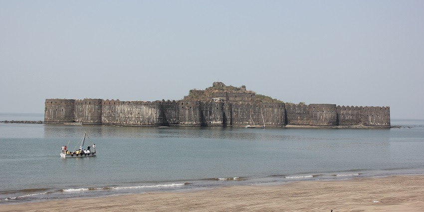 An image of Murud-Janjira Fort offers stunning views and rich historical significance.