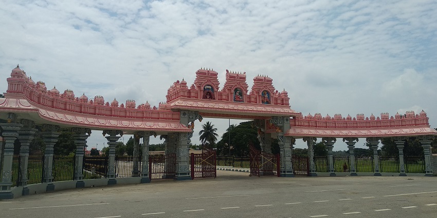 Murugha Math is a significant religious site known to offer free food to all devotees.