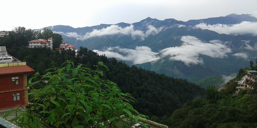 A view of the hills and green landscapes surrounding Mussoorie that make it a tourist hotspot
