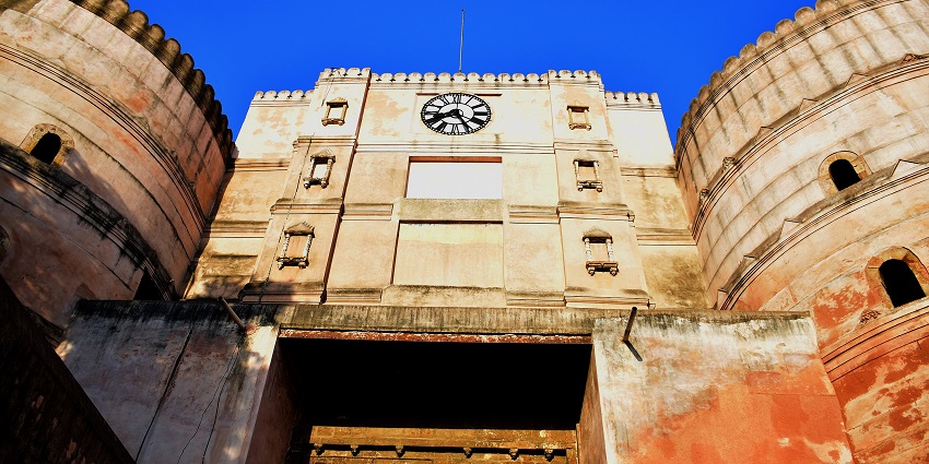 Close up view of the mandir, one of the best attractions to visit in Ahmedabad for pilgrims