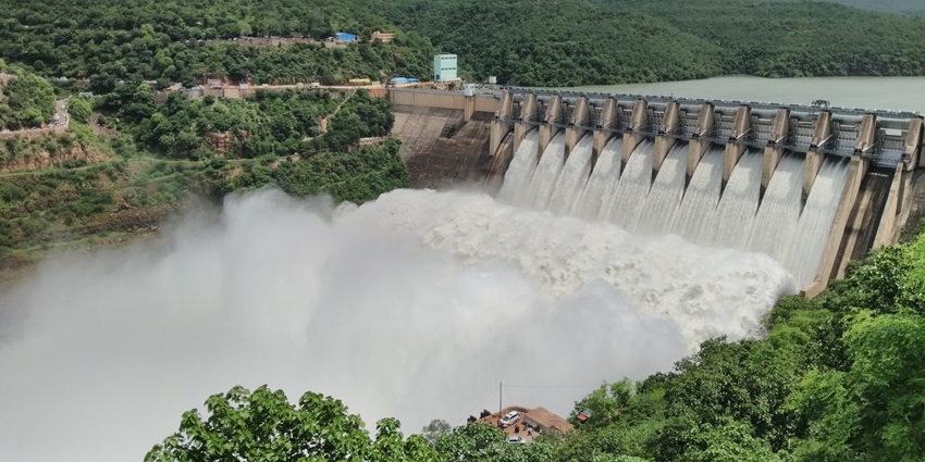 Enjoy the breathtaking views from the stunning Nagarjuna Sagar Dam in Andhra Pradesh.