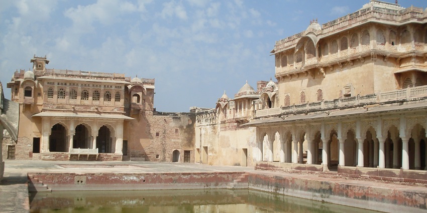Nagaur Fort showcases Historic Rajputana fortress with impressive architecture and views.