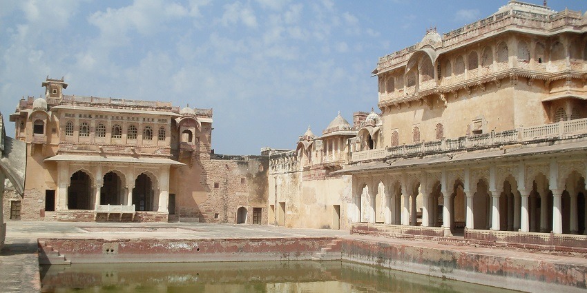 Nagaur Fort showcases grand gateways, courtyards, and cultural events