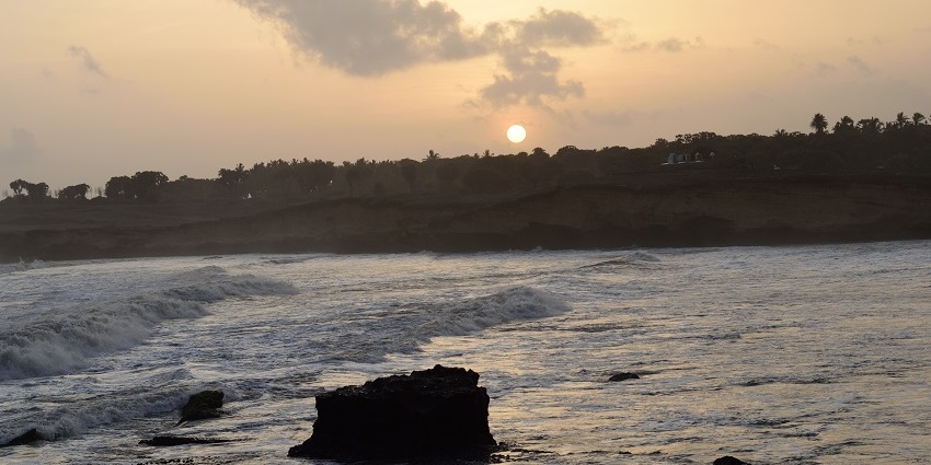 Nagoa Beach is among the scenic places to visit near Diu Museum to witness the sunset.