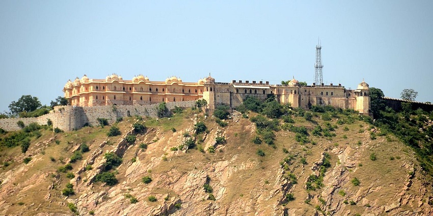 A beautiful vista of the Nahargarh fort located on the top of the hill in the pink city Jaipur