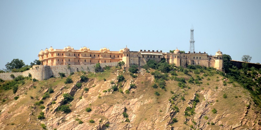Naharagrh Fort, situated on the top of the Aravalli Hills, offers a panoramic view.