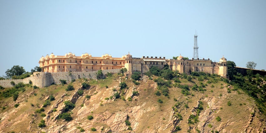 Breathtaking view from Nahargarh Fort, a famous place near Pink Pearl Water Park.
