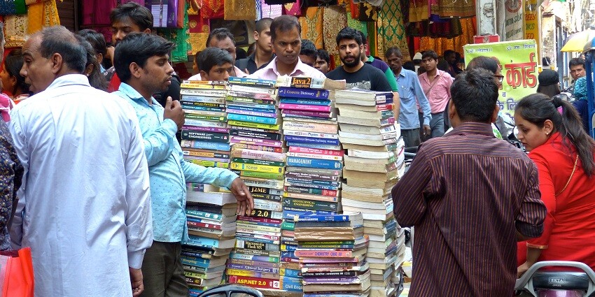 Shopping in Jodhpur’s Nai Sarak offers bandhani fabrics, sarees, and Jodhpuri suits in Jodhpur.