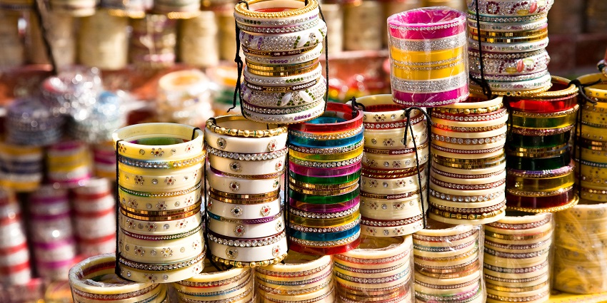 Nai Sarak in Jodhpur offers vibrant Bandhani textiles, handicrafts, and much more.