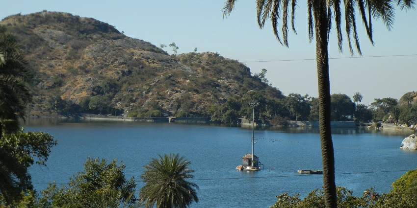 Nakki Lake, among the famous places to visit in Abu Road, offers boating and tranquillity.