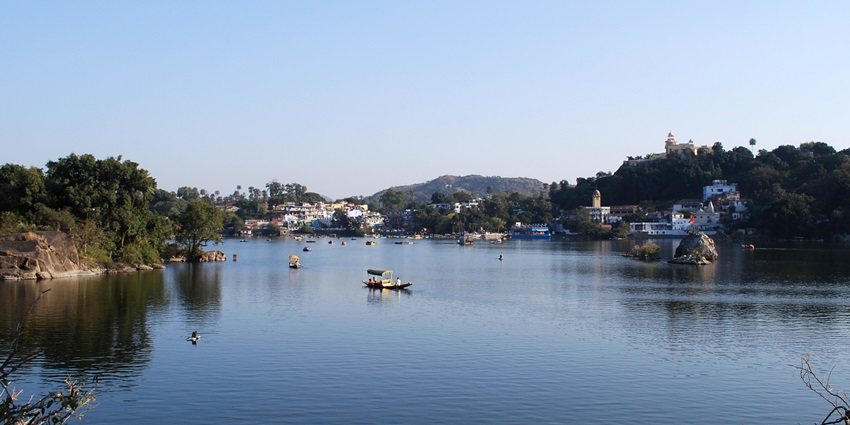A glimpse of the serene Nakki Lake, one of the scenic places to visit near Udaipur.