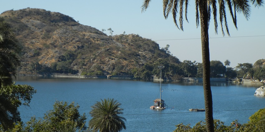 Image of a view of the Nakki Lake, Mount Abu Wildlife Sanctuary, Rajasthan