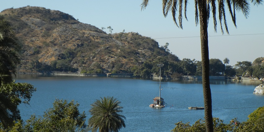 Nakki Lake during the day with clear waters and scenic views near Achalgarh Fort.