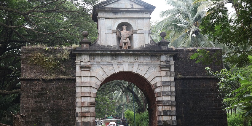 Nanuz Fort was constructed in the 17th century by the Maratha King Shivaji