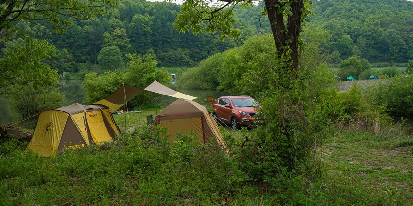 Narkanda is one of the famous sites for camping in Shimla among adventure enthusiasts.