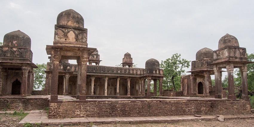 The Narwar Fort displaying its impressive historical architecture