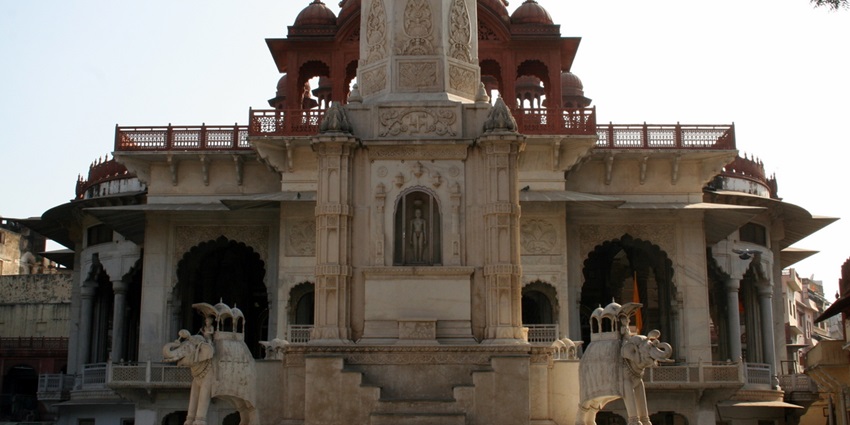 The renowned Nasiyan Jain Temple is to be found at Prithviraj Marg in Ajmer, Rajasthan