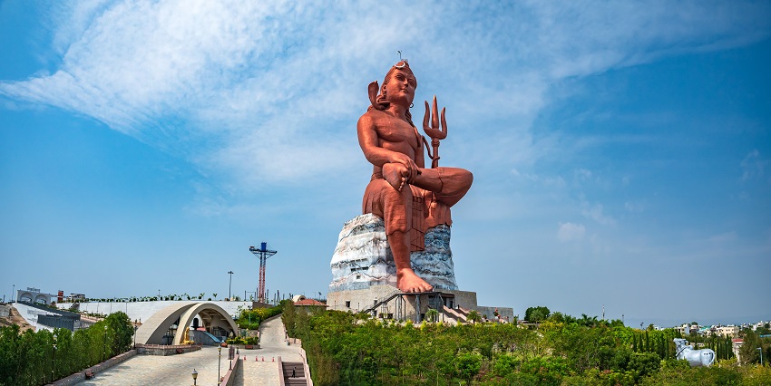 A landscape picture of Nathdwara with the ‘Statue of Belief’ dedicated to Lord Shiva