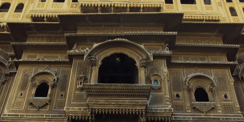 Entrance of Nathmal ki Haveli, a mix of unique Rajput and Islamic architectural styles