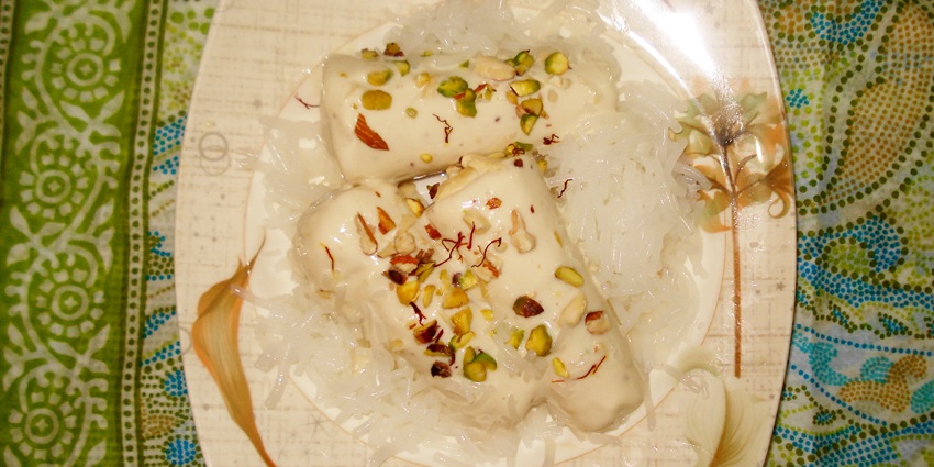 Kulfi sprinkled with almonds and pistas, a sweet refreshing snacks