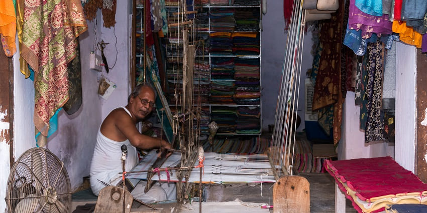The National Handloom Corporation in Jodhpur offers traditional handloom products and ethnic wear.