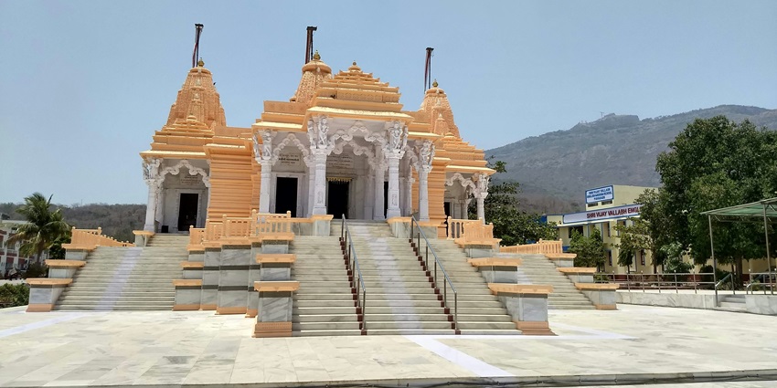A glimpse of the serene Navagraha Teertha, a tourist spot near PRS Water Park Hubli.