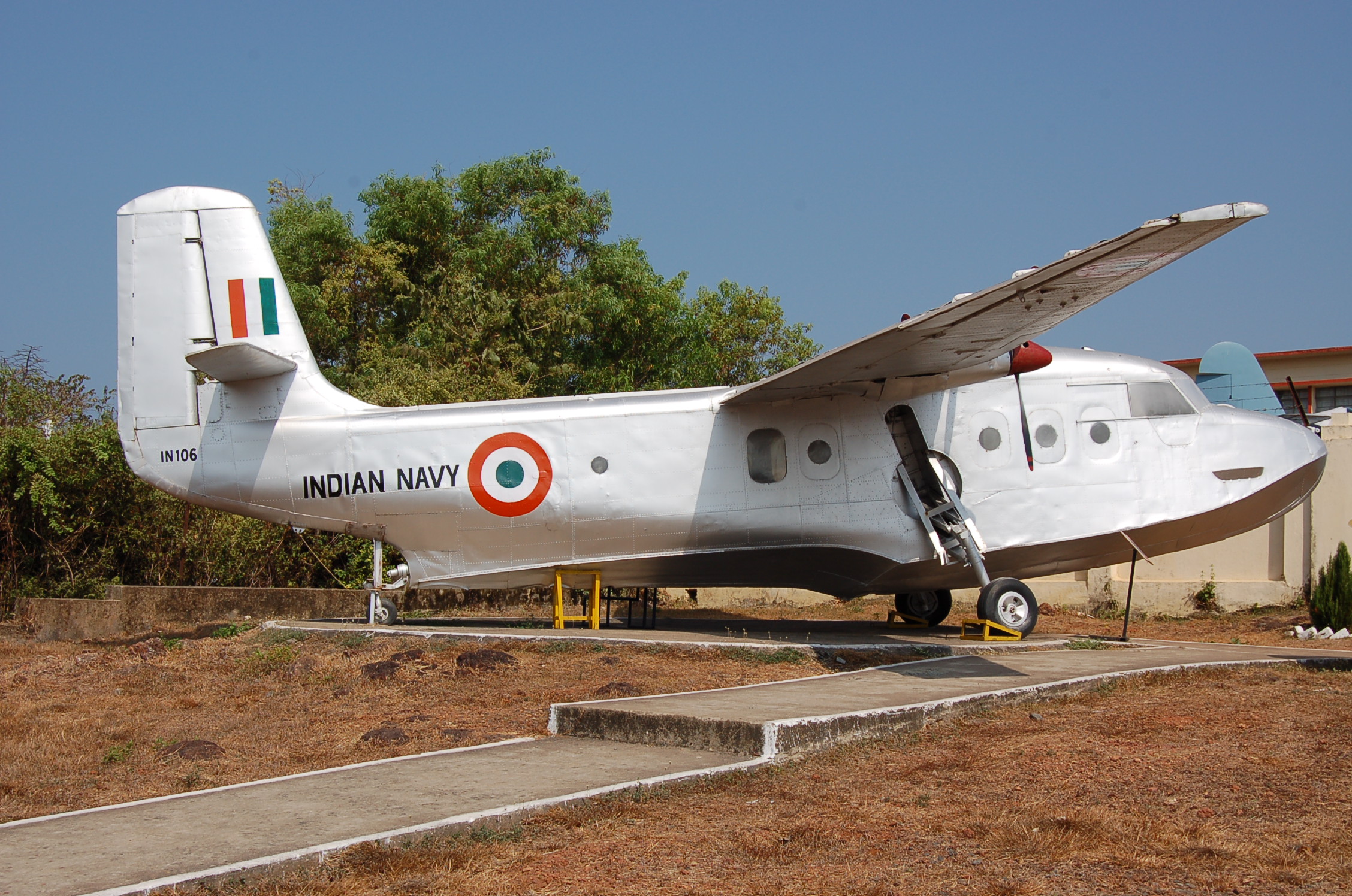 Picture of the beautiful trsaainer aircraft placed in the Naval Aviation Museum in Goa