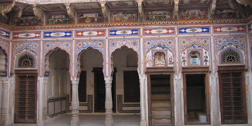 A picture of the Poddar Haveli in Nawalgarh with the intricate art displayed on its walls