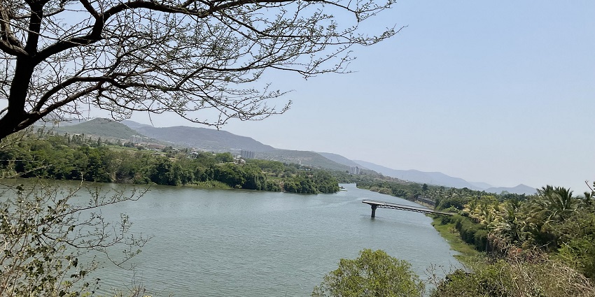 The scenic Necklace Point offers an astonishing view of the surrounding valley to cherish.