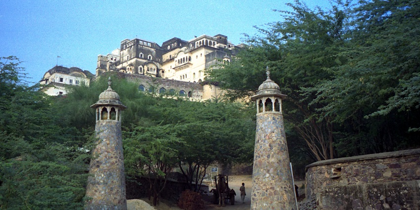 One of the best Alwar Forts, Neemrana Fort is a 15th-century hotel with suites, pools, performances, zip-lining.