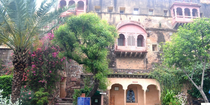 Exploring the splendid Neemrana fort is one of the best things to do in Neemrana.