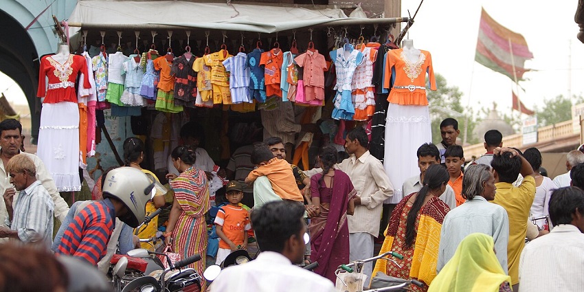 Nehru Bazaar has a vibrant shopping for traditional goods, Mojari shoes, and souvenirs.