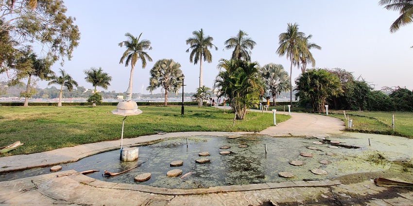 Nehru Garden is a public park, offering performances, fairs and midnight fireworks.