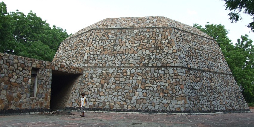 Nehru Planetarium is one of the most amazing places to visit in Delhi with family for fun.