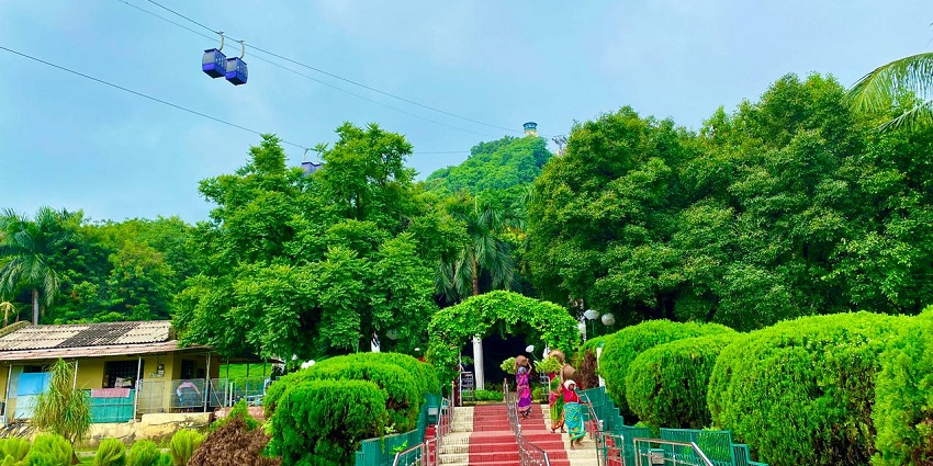 Nehru Smriti Udyan is a scenic garden with panoramic views and tranquillity.