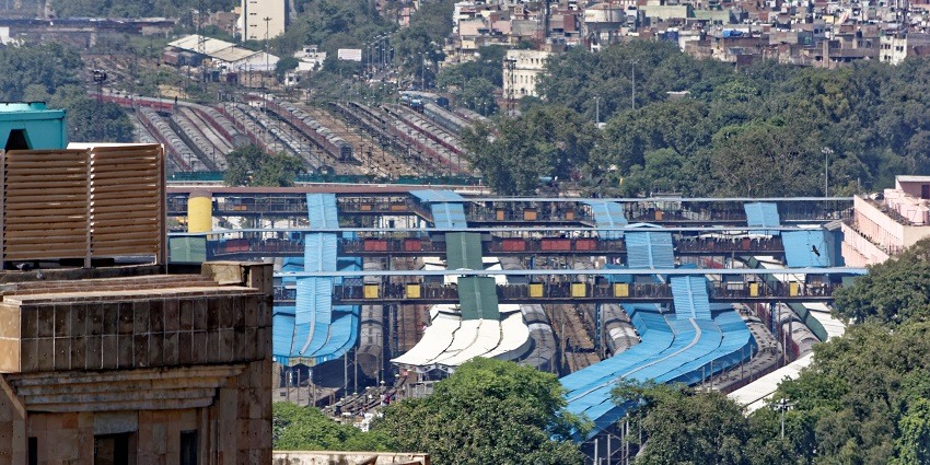 New Delhi Railway Station is the closest railway station to Salimgarh Fort.